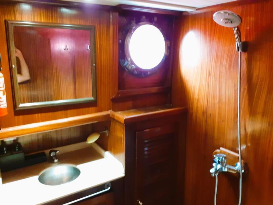 Hotel en barco Adara Yacht - Big Turkish Gulet *