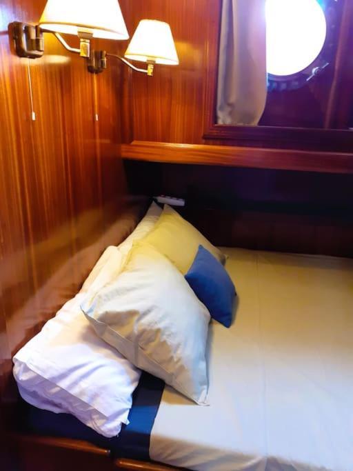 Adara Yacht - Big Turkish Gulet Hotel en barco Barcelona