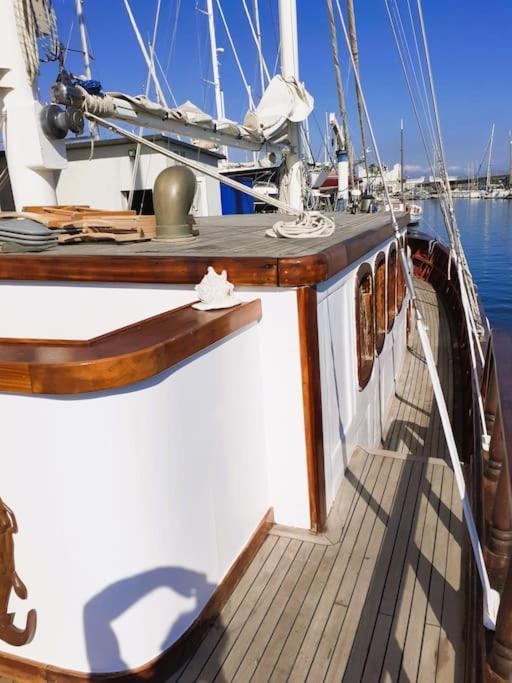 Hotel en barco Adara Yacht - Big Turkish Gulet Barcelona