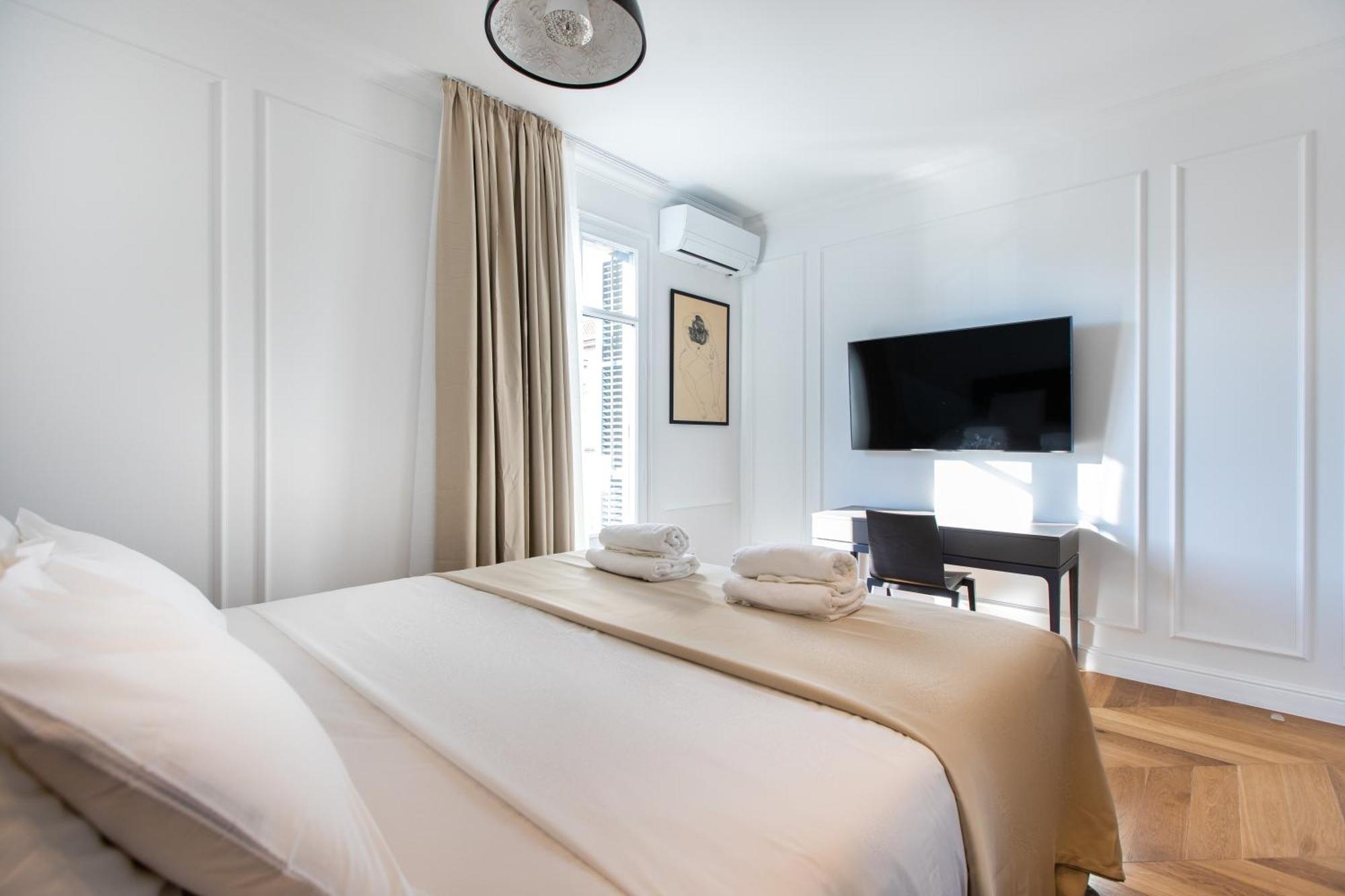 Majestic 4br/4bath In Sagrada Familia Area Barcelona