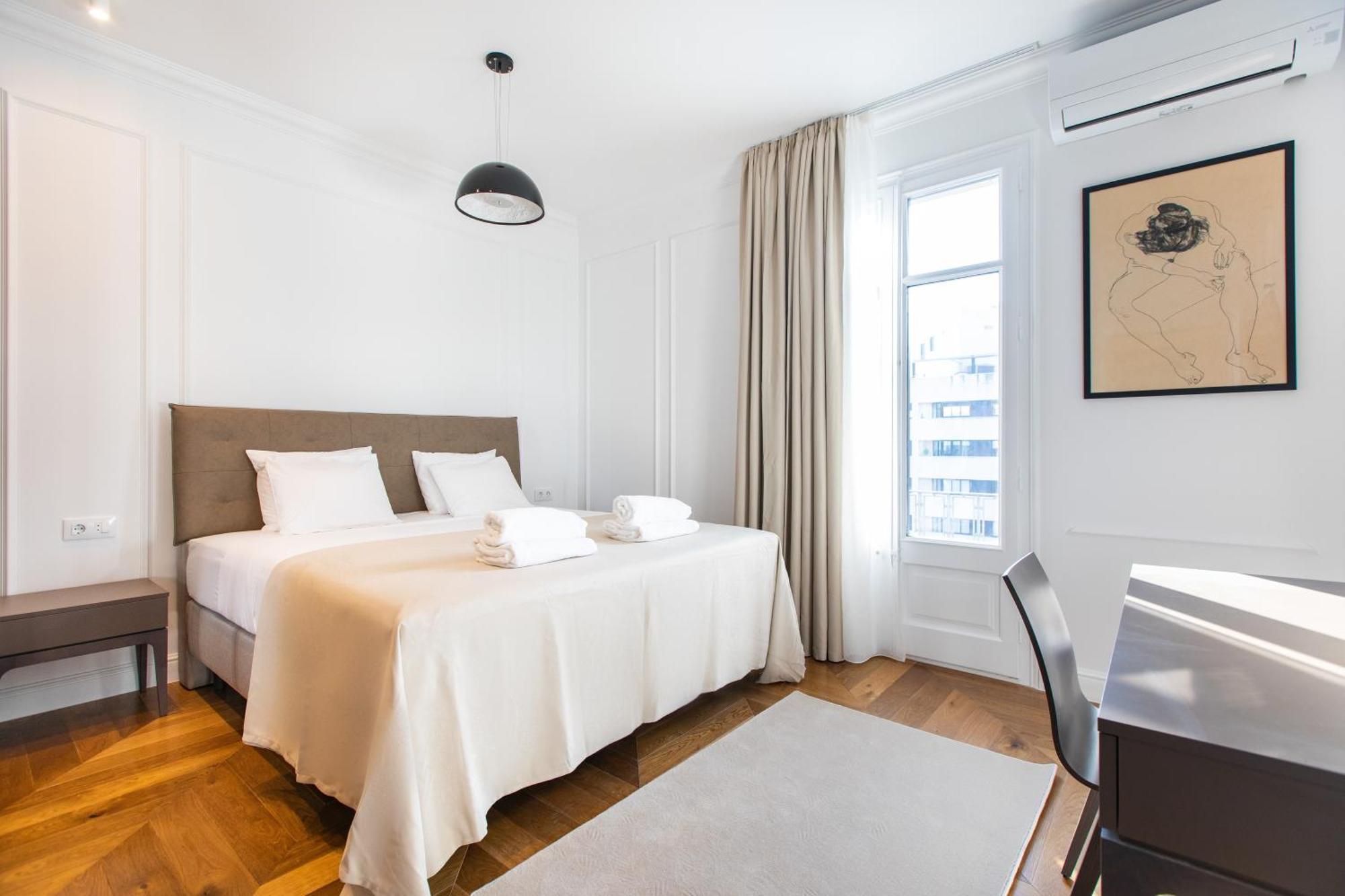 Majestic 4br/4bath In Sagrada Familia Area Apartamento