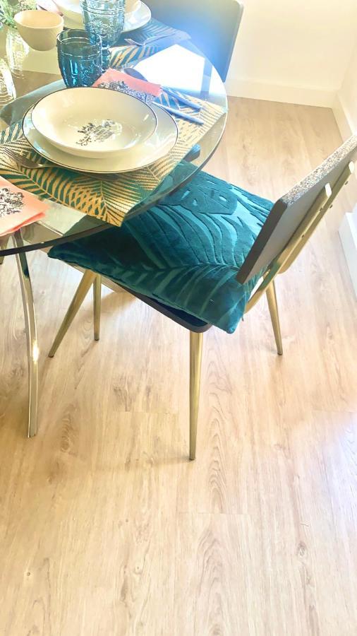 Apartment Chic Apartments- Free Parking - 10 Min From Bcn Centre By Metro Barcelona