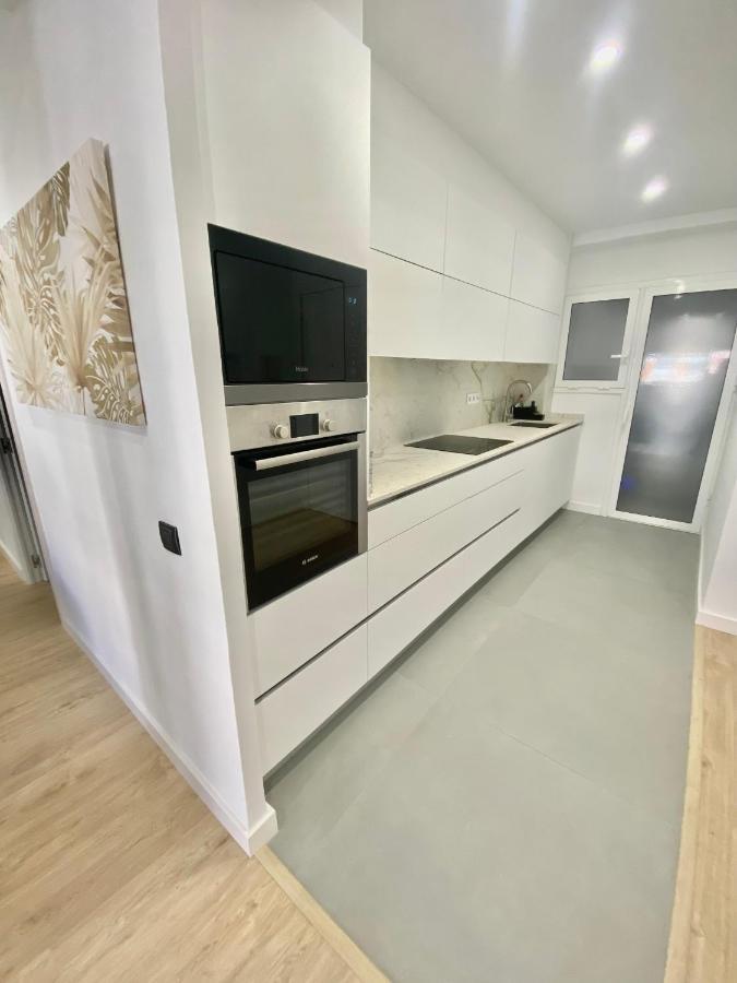 Chic Apartments- Free Parking - 10 Min From Bcn Centre By Metro Apartment *