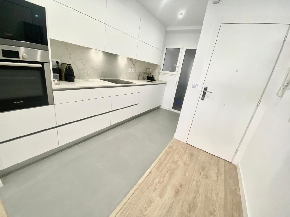Apartment Chic Apartments- Free Parking - 10 Min From Bcn Centre By Metro Barcelona
