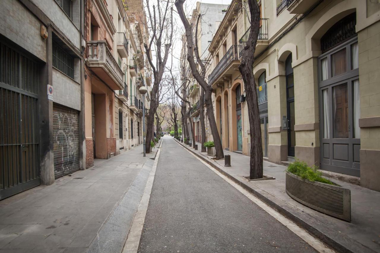 E2mai1047- Fantastic Next To Sagrada Familia * Barcelona