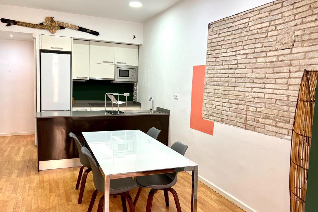 Apartment Centric 2 Bedroom With A Private Lovely Terrace *