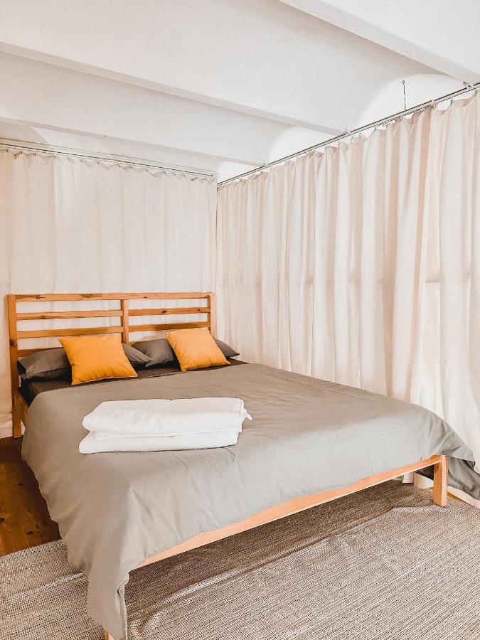 Privada, Casa Compartida Con Pareja Private Room, Shared House With A Couple Barcelona