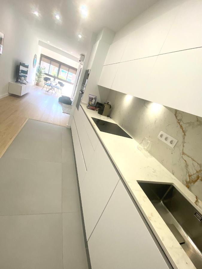 Apartment Chic Apartments- Free Parking - 10 Min From Bcn Centre By Metro Barcelona