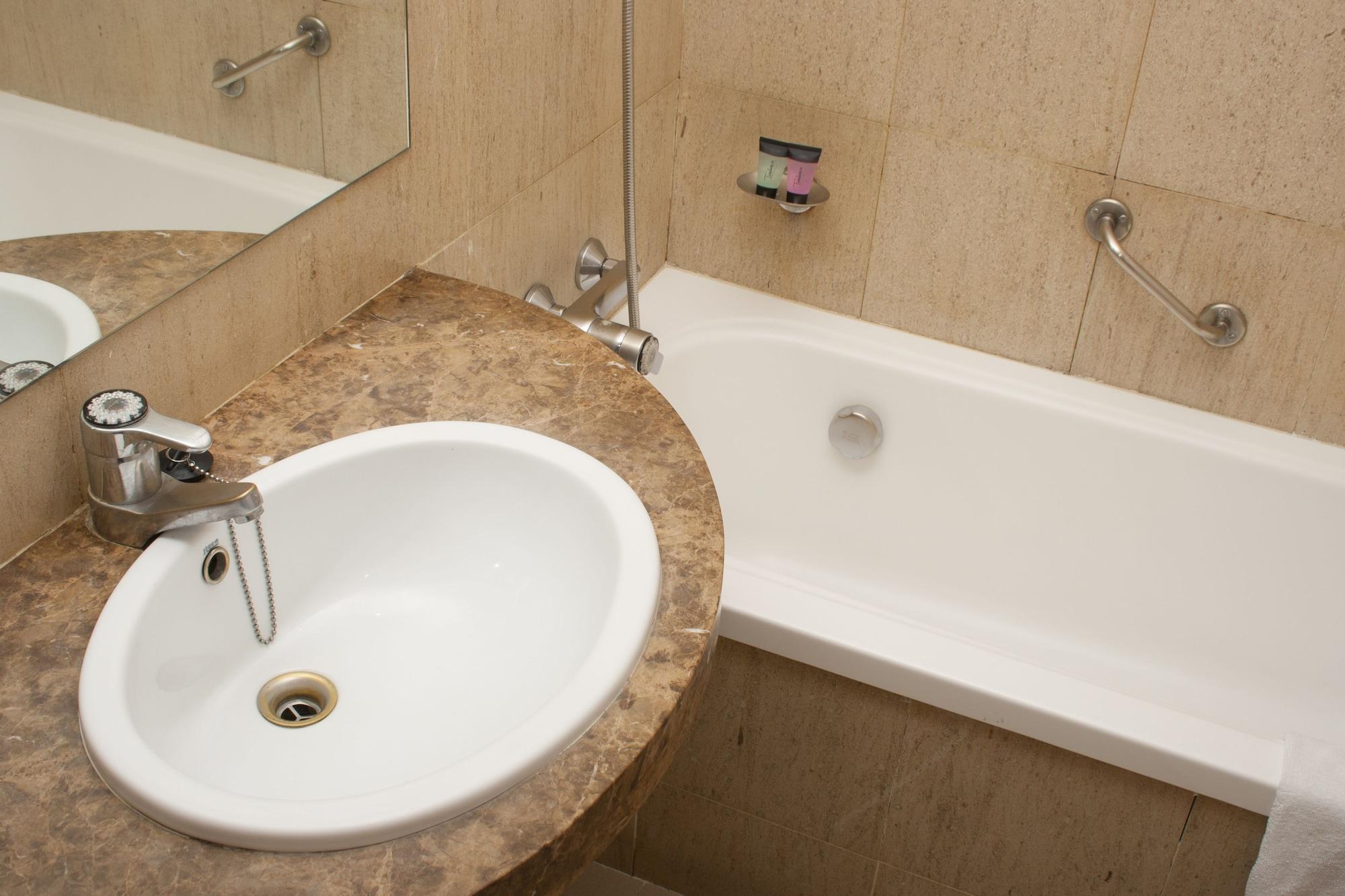 Abbot Hotel 4*