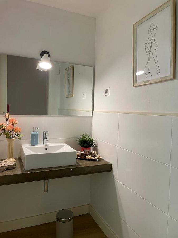 Hostel Rooms In Gothic Barcelona