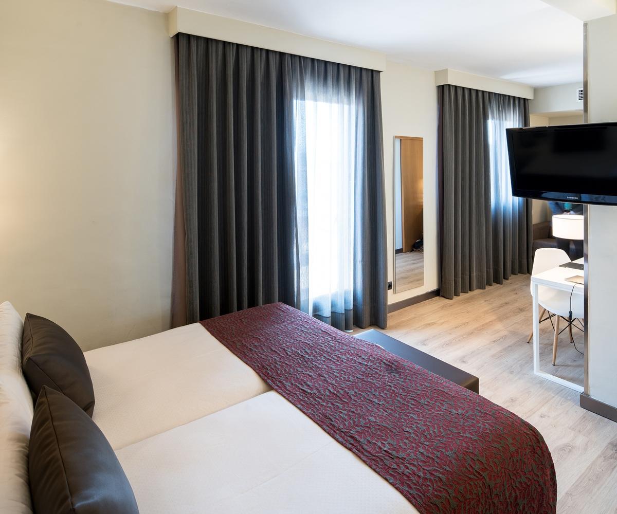 Hotel Catalonia Castellnou 3*