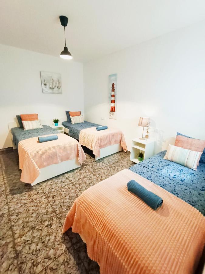 By Plaza Urquinaona Hostal
