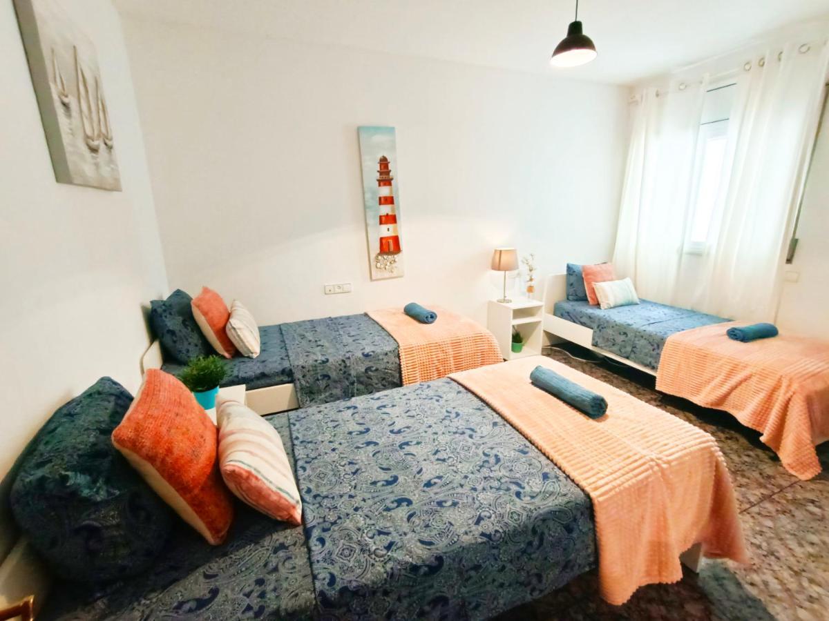 By Plaza Urquinaona Hostal *