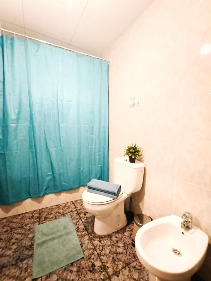 By Plaza Urquinaona Hostal *