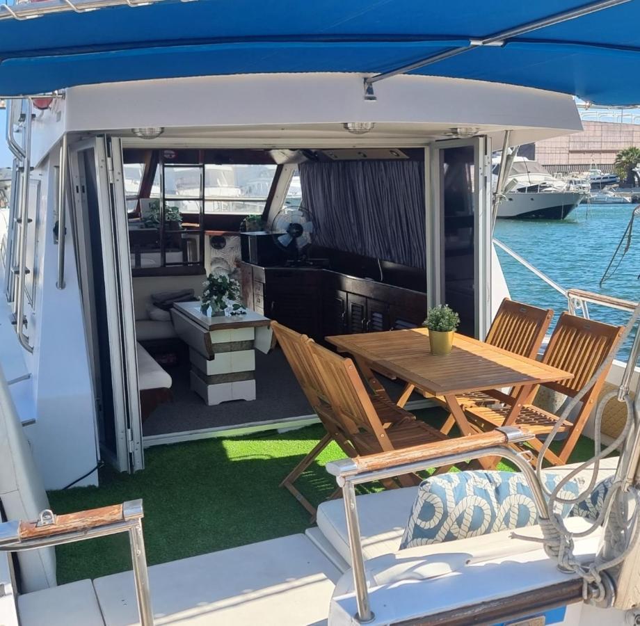 Hotel en barco Beautiful And Comfy Boat In With Boat Tour Option *