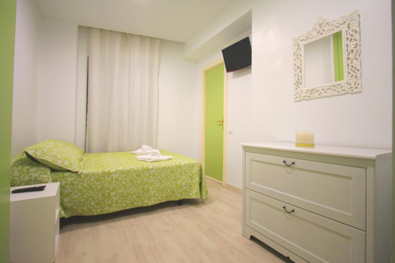 Residencia Universitaria Tagaste Apartment *
