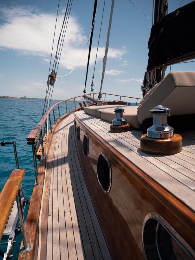Wooden Boat- La Goletta *