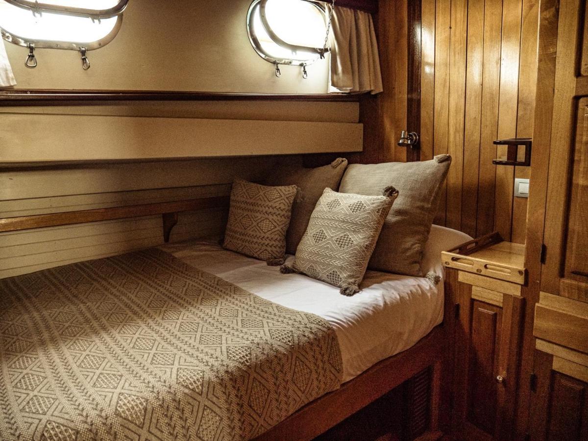 Botel Wooden Boat- La Goletta *