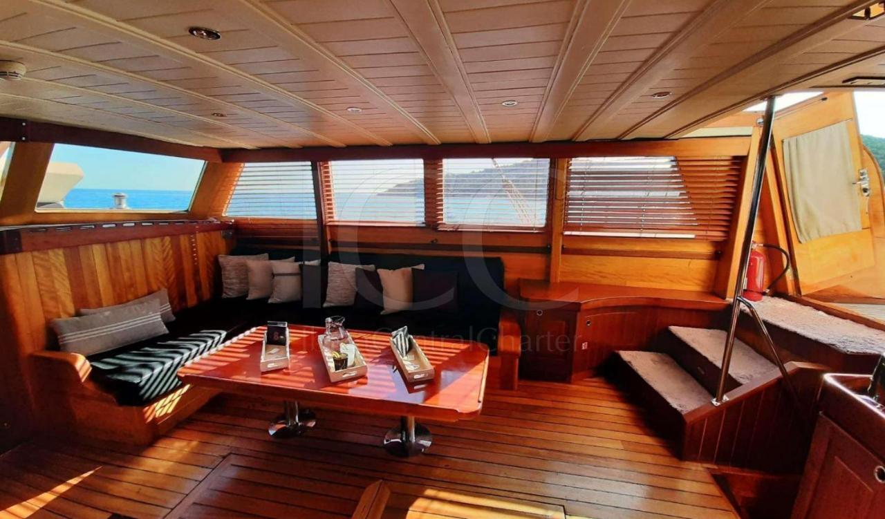 Wooden Boat- La Goletta Botel