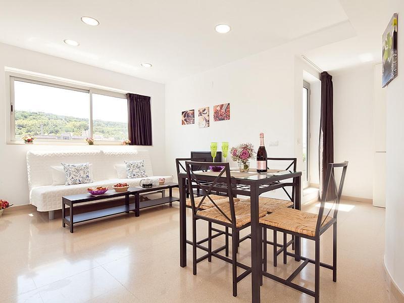 Charmsuites Nou Rambla Apartment
