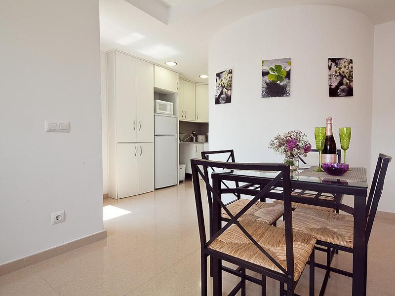 Charmsuites Nou Rambla Apartment Barcelona