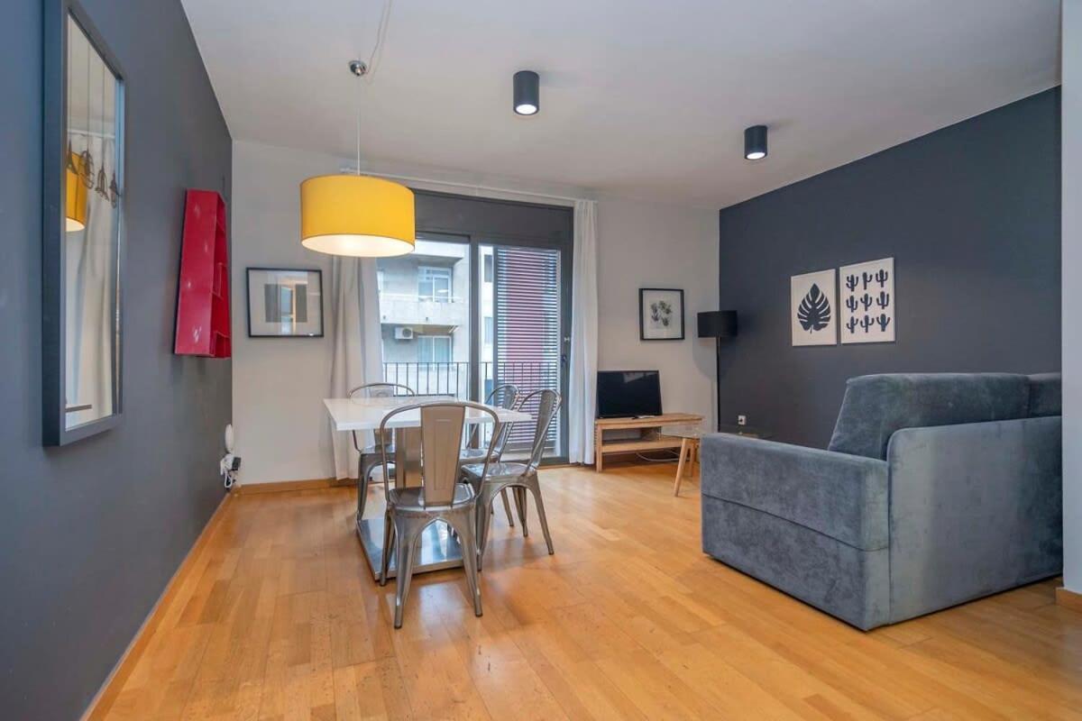 2 Bedroom Duplex With Balcony 4-3 *