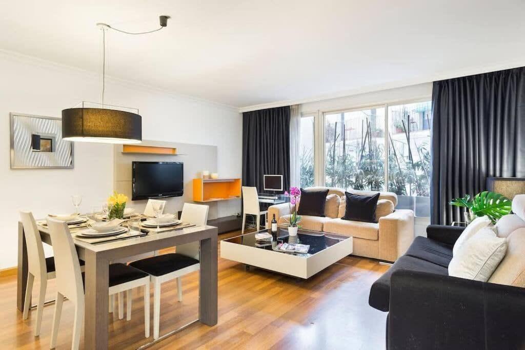 And Elegant 4 Bedroom By Placa Catalunya Apartamento