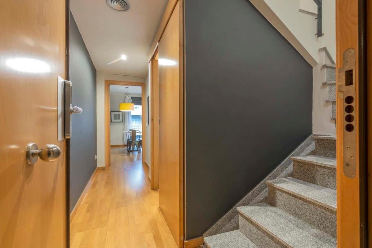 2 Bedroom Duplex With Balcony 4-3 * Barcelona