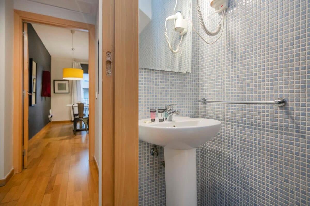 2 Bedroom Duplex With Balcony 4-3 *