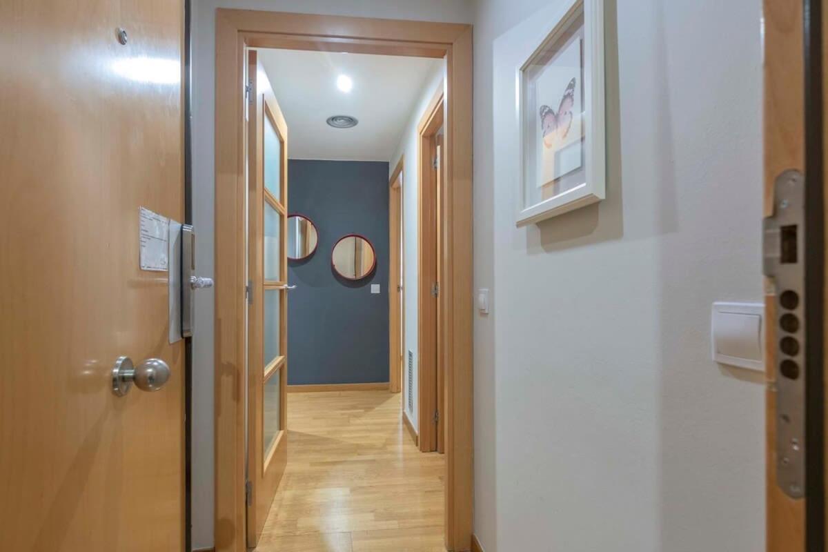 Apartamento 2 Bedroom With Balcony In Eixample 3-2 *