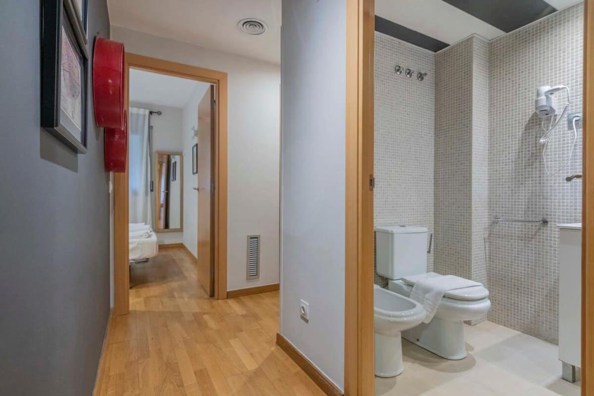 Apartamento 2 Bedroom With Balcony In Eixample 3-2 Barcelona