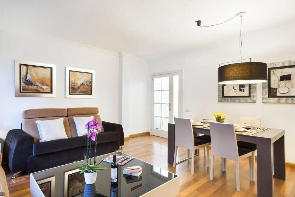 And Elegant 4 Bedroom By Placa Catalunya *