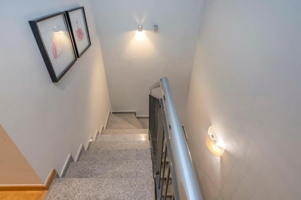 2 Bedroom Duplex With Balcony 4-3 *