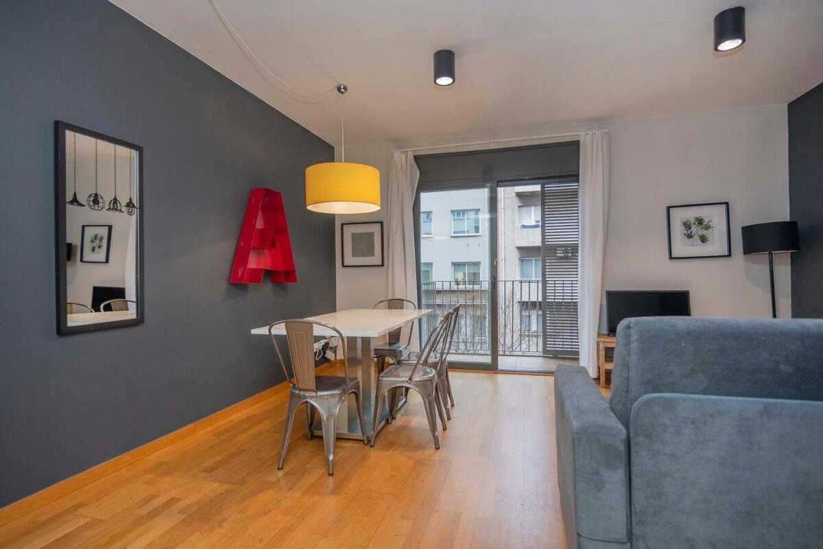 2 Bedroom Duplex With Balcony 4-3 * Barcelona