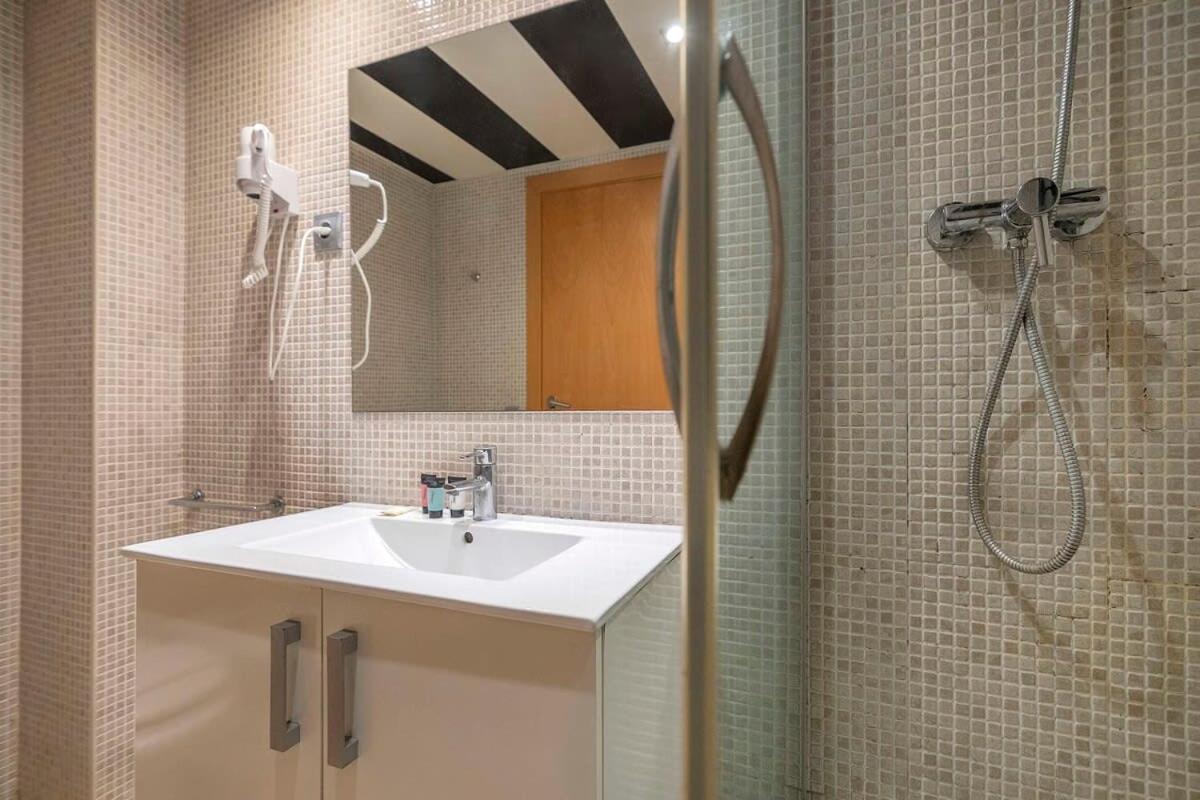 Apartamento 2 Bedroom With Balcony In Eixample 3-2