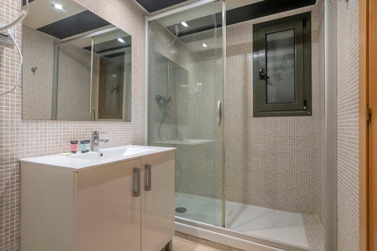 Apartamento 2 Bedroom With Balcony In Eixample 3-2