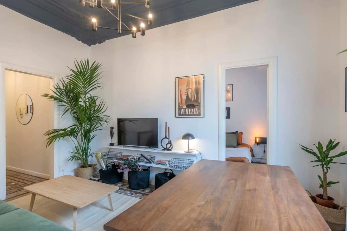 Elegant 4 Bedrooms 3 Bathrooms Catalan Apartment *