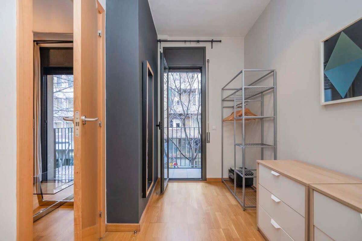 Modern And Bright In Eixample 1-3 Apartment