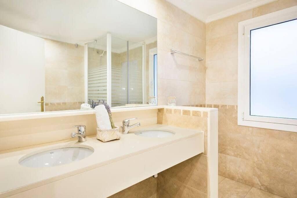 Apartamento And Elegant 4 Bedroom By Placa Catalunya