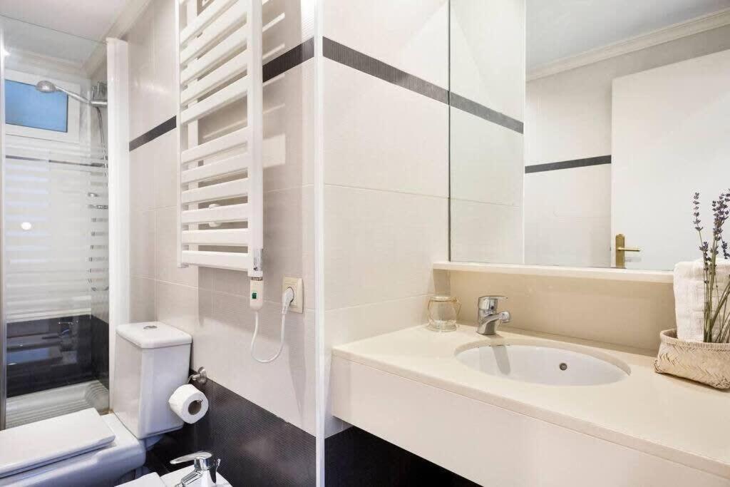 And Elegant 4 Bedroom By Placa Catalunya Apartamento