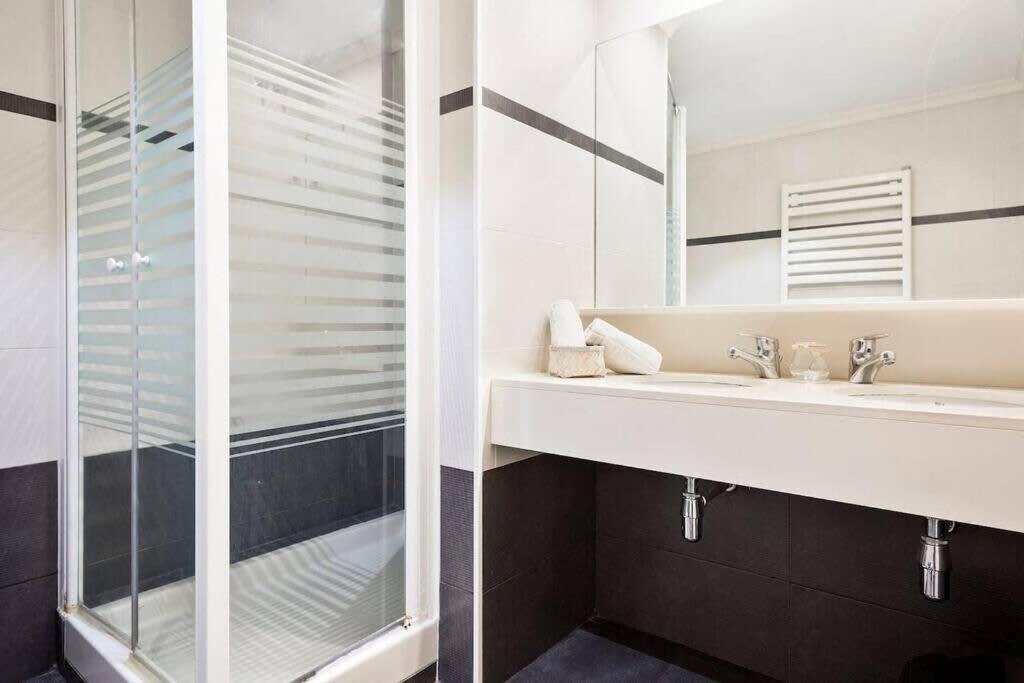 And Elegant 4 Bedroom By Placa Catalunya *