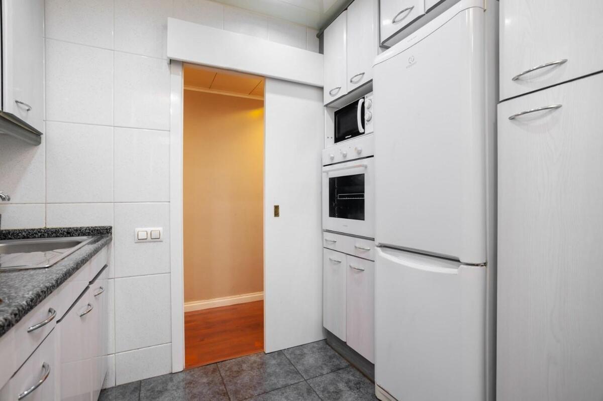 Next To Sagrada Familia 4-bedroom Apartamento
