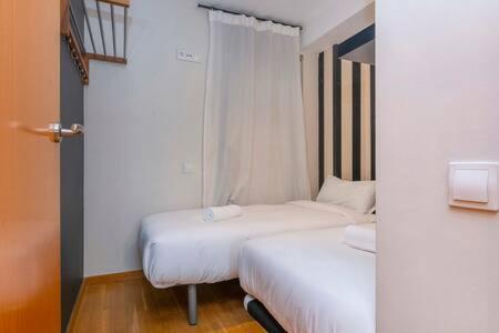 Bright And Modern Duplex With Terrace In Eixample District P2 Apartamento