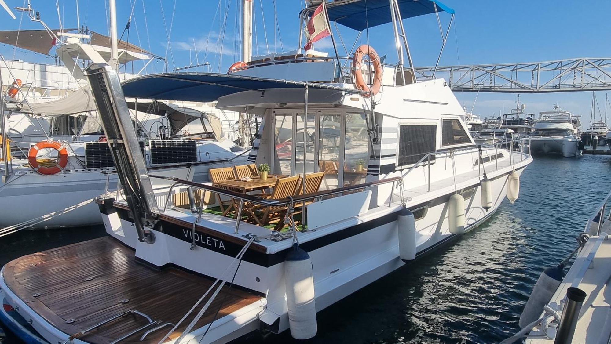 Hotel en barco Beautiful And Comfy Boat In With Boat Tour Option