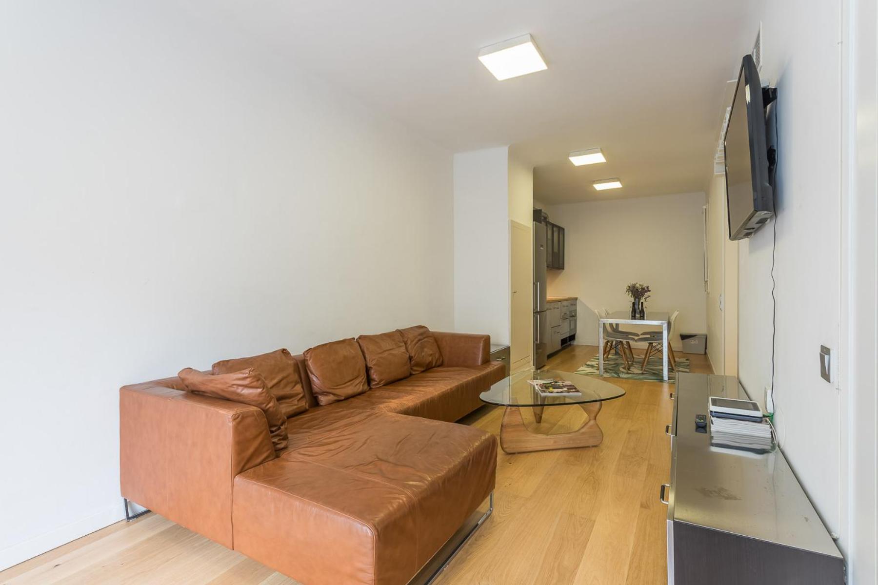 My Space - 2 Bedroom In Uptown Apartment *