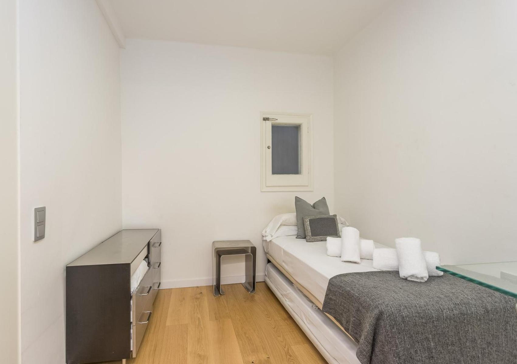 My Space - 2 Bedroom In Uptown Apartment