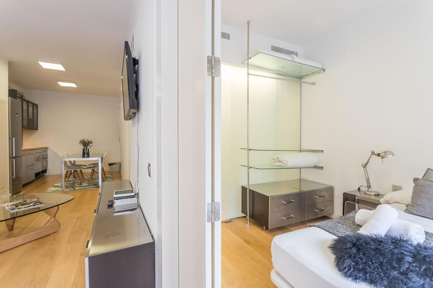 My Space - 2 Bedroom In Uptown Apartment *
