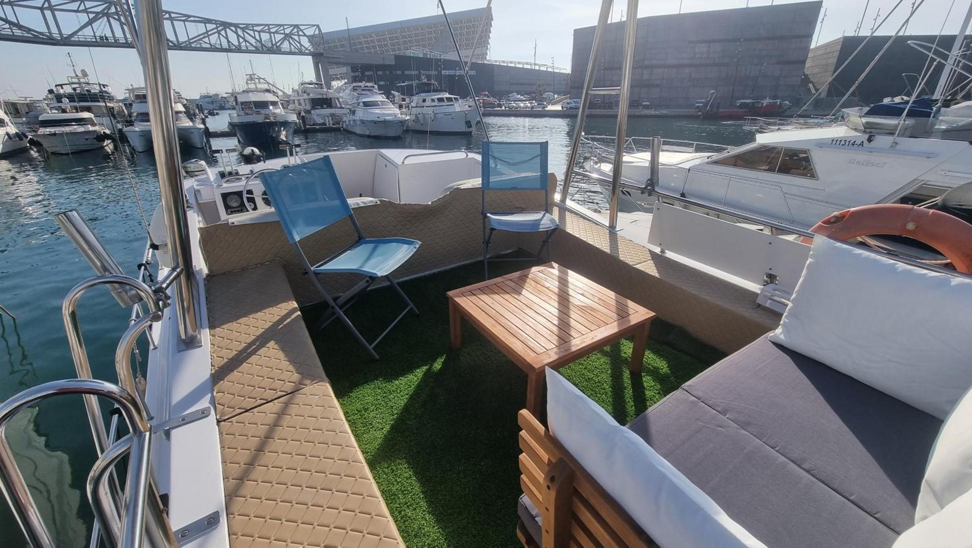 Beautiful And Comfy Boat In With Boat Tour Option * Barcelona