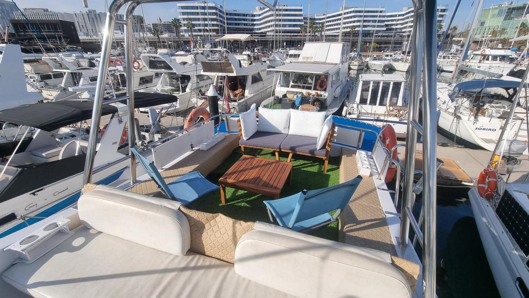 Beautiful And Comfy Boat In With Boat Tour Option Hotel en barco Barcelona