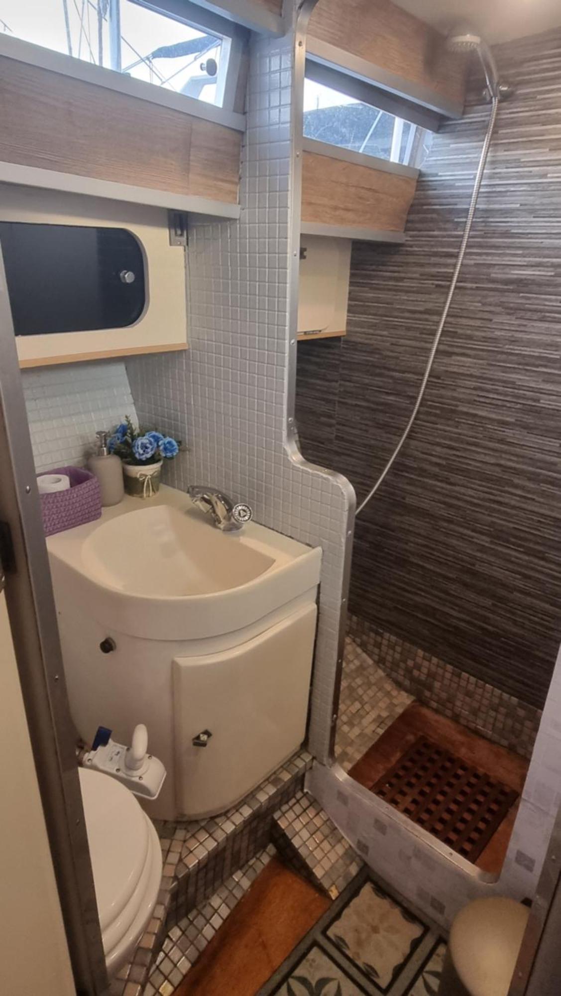 Beautiful And Comfy Boat In With Boat Tour Option Hotel en barco Barcelona